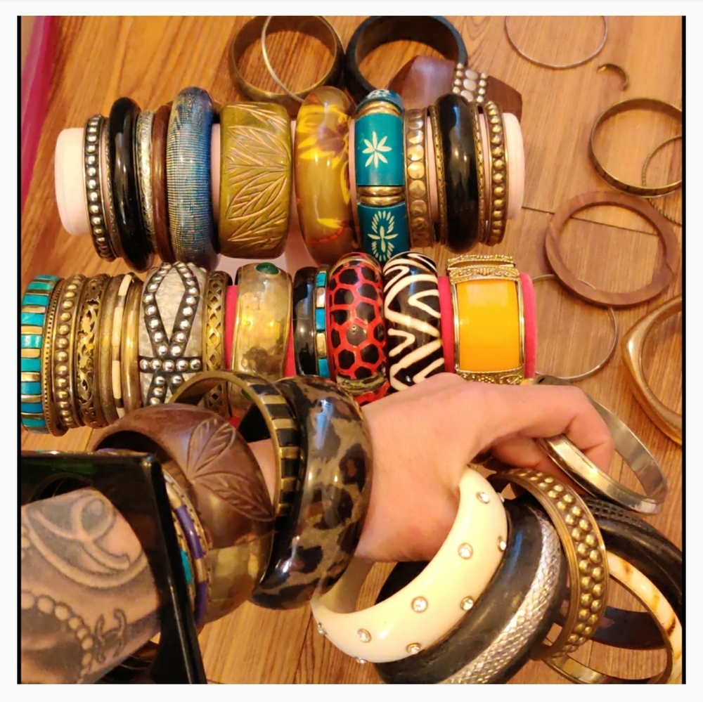 Giant bag of vintage bracelets # 66